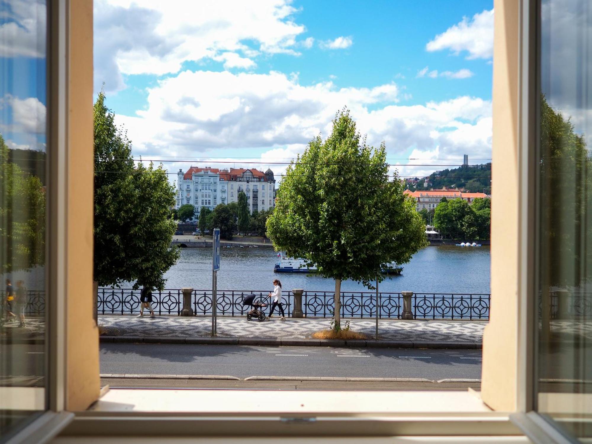 Studio River View
